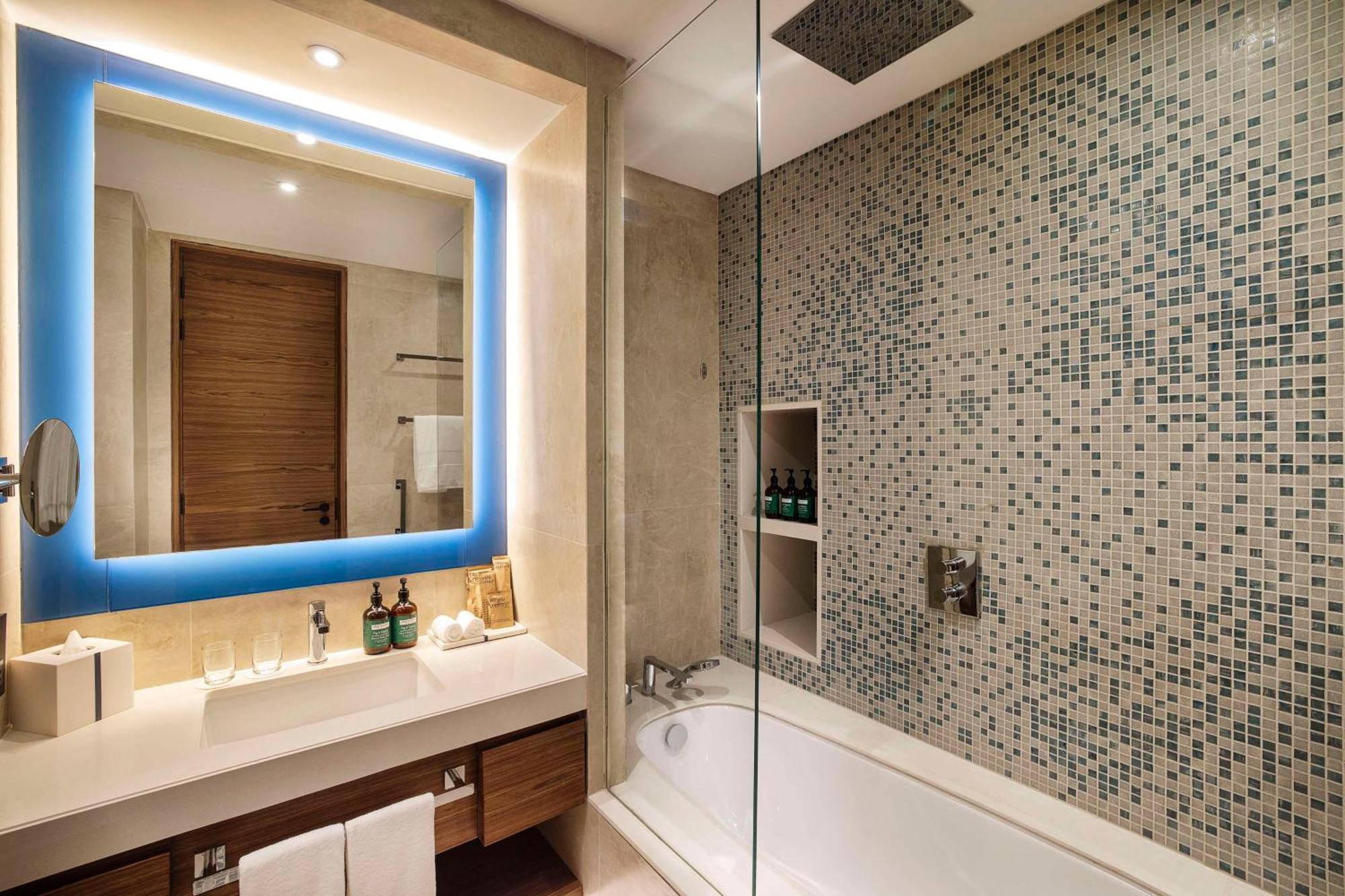 Tumbi West Palm Beach Hotel Dubai,Tapestry Collection Hilton Ngoại thất bức ảnh